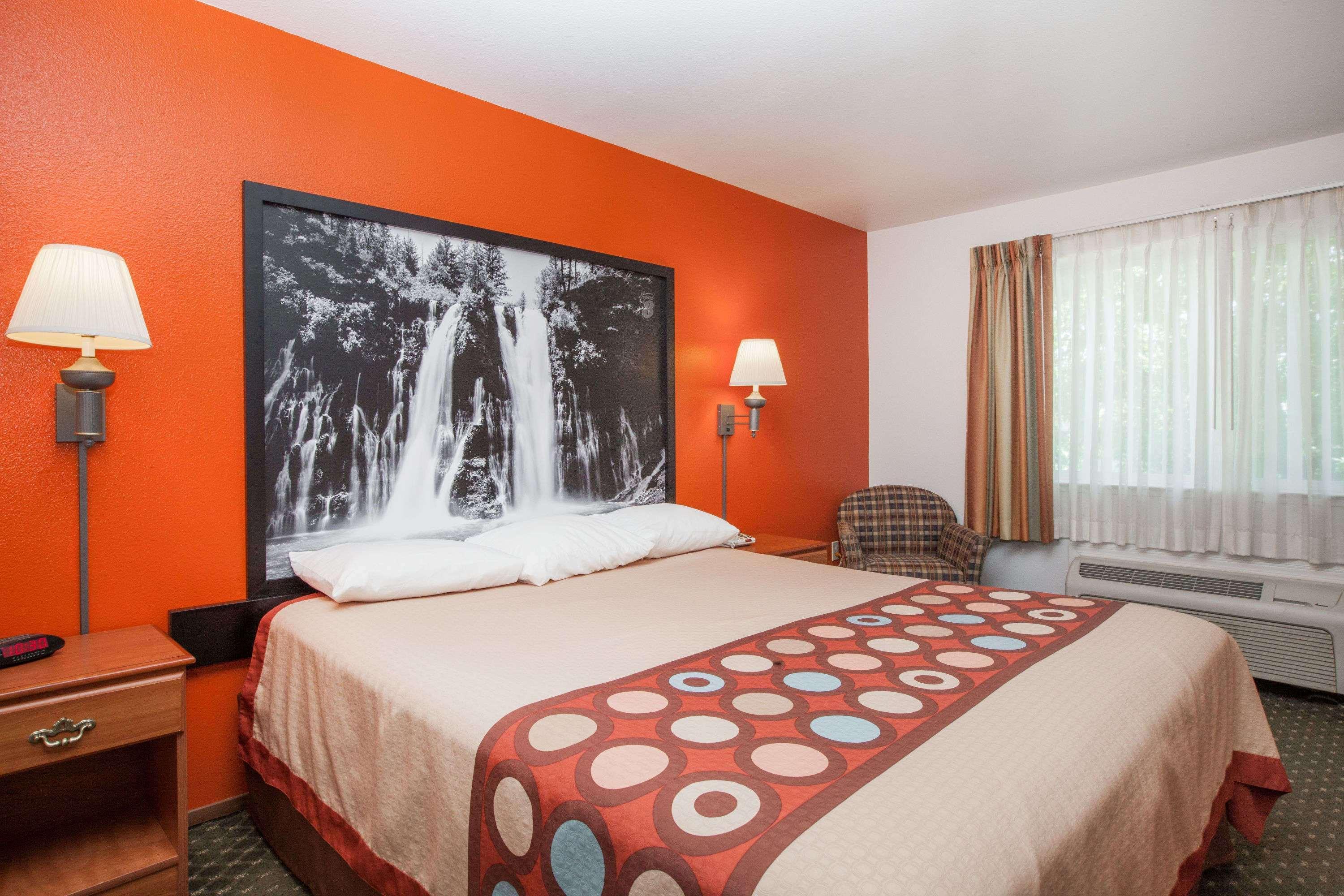 Super 8 By Wyndham Cloverdale Wine Country Bagian luar foto