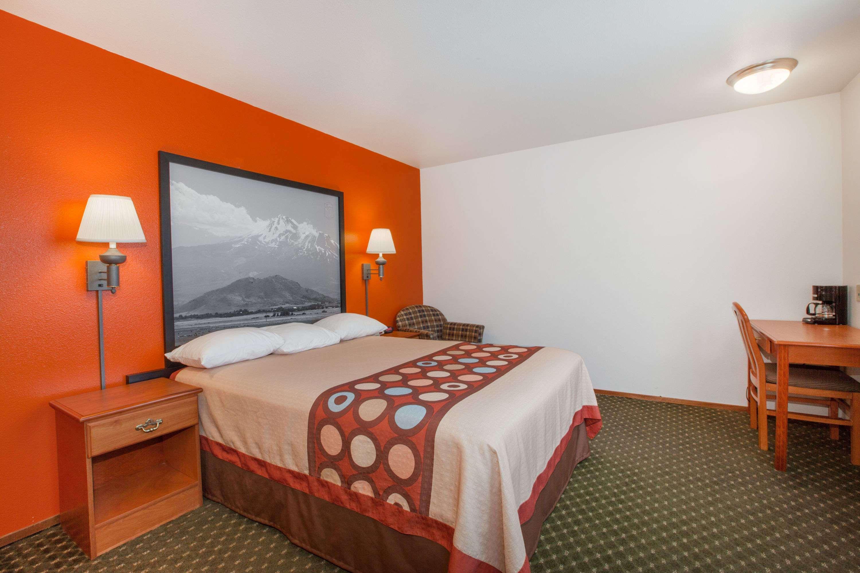 Super 8 By Wyndham Cloverdale Wine Country Bagian luar foto