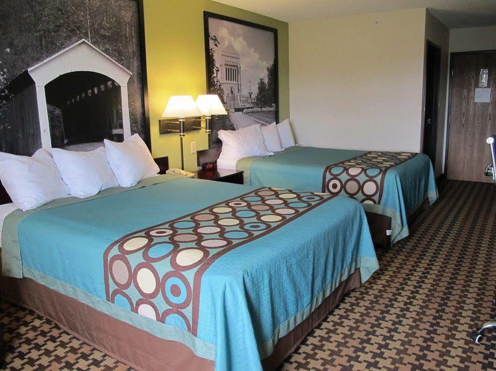 Super 8 By Wyndham Cloverdale Wine Country Bagian luar foto