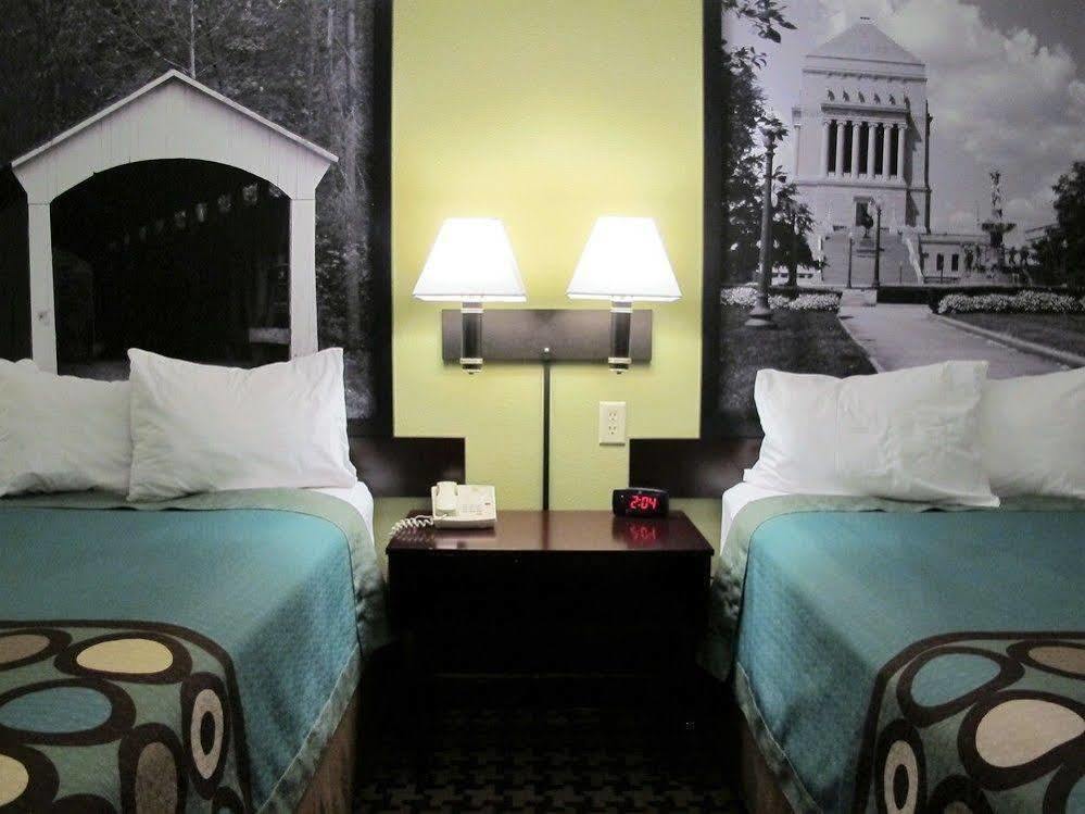 Super 8 By Wyndham Cloverdale Wine Country Bagian luar foto
