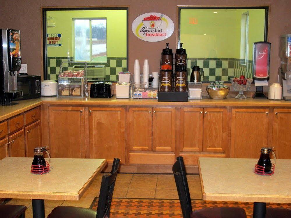 Super 8 By Wyndham Cloverdale Wine Country Bagian luar foto