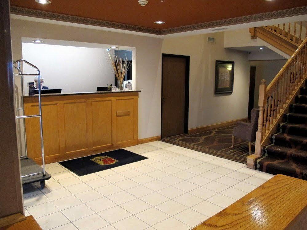 Super 8 By Wyndham Cloverdale Wine Country Bagian luar foto