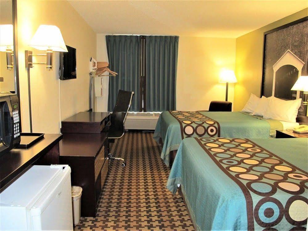 Super 8 By Wyndham Cloverdale Wine Country Bagian luar foto