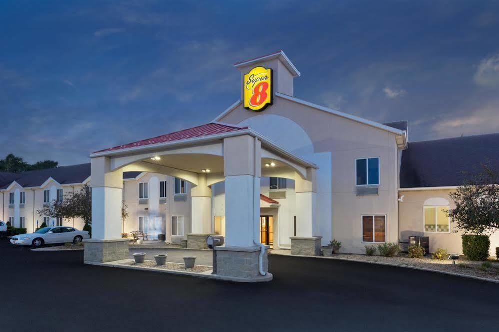 Super 8 By Wyndham Cloverdale Wine Country Bagian luar foto